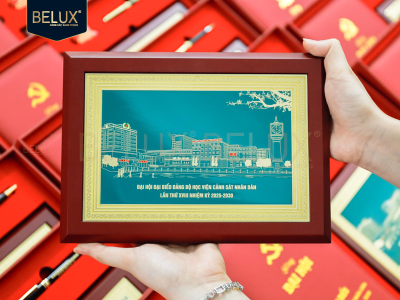 Lô 200 tranh Tòa Nhà Học Viện Cảnh Sát Nhân Dân 25x20cm bằng đồng thiết kế theo yêu cầu